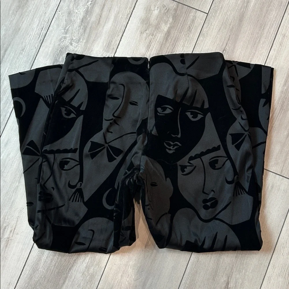 Selia by Esther Amato abstract faces velour crop pants size 6